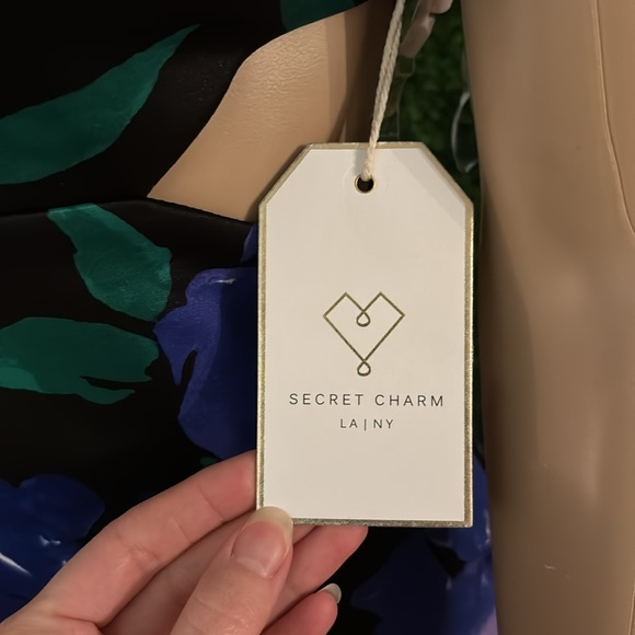 Slit dress - Picture 6 of 6